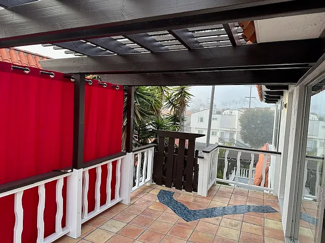 207 W Escalones #C — Photo 2