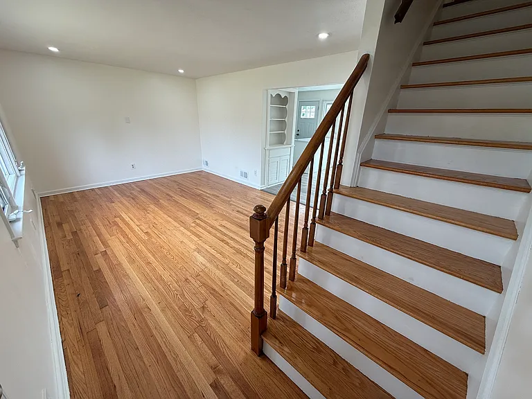 585 Mountainview Dr — Photo 3