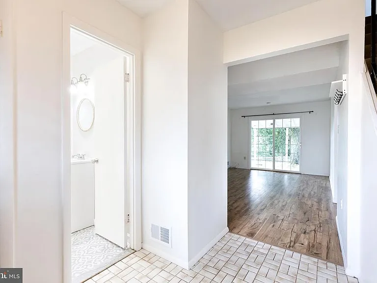 2249 Four Seasons Dr — Photo 2