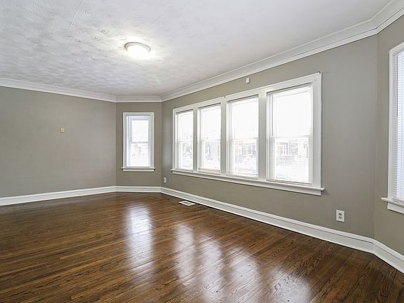 3rd image of 6944 S Artesian Ave