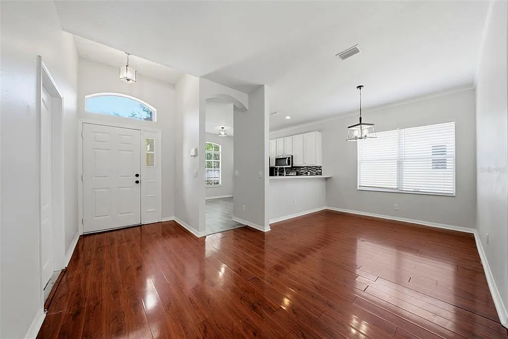 3 bed, 2.0 bath, 1626 sqft, $2,050 — Photo 3