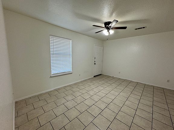 5th image of 1705 Cedarhill Dr APT D