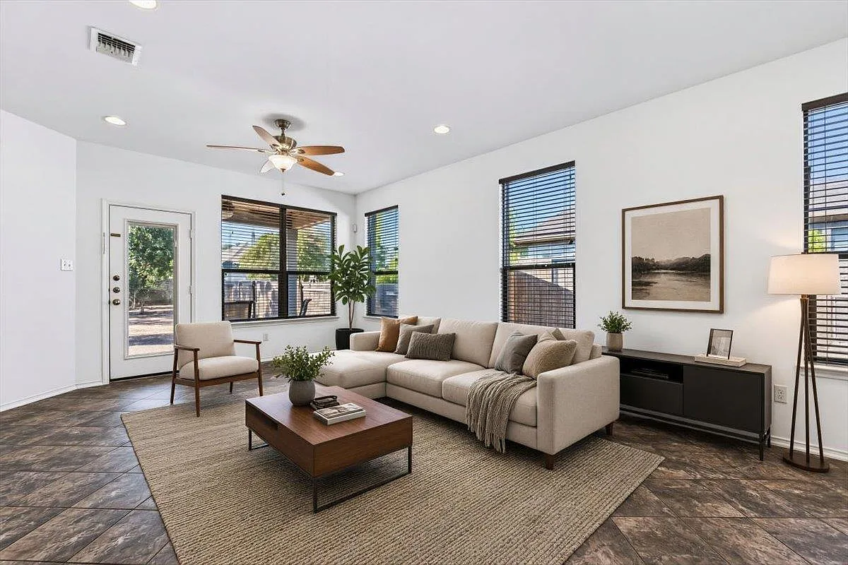 4 bed, 2.0 bath, 1734 sqft, $2,195 — Photo 4