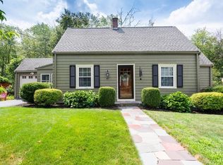 47 Canterbury Rd, Lynnfield, MA 01940