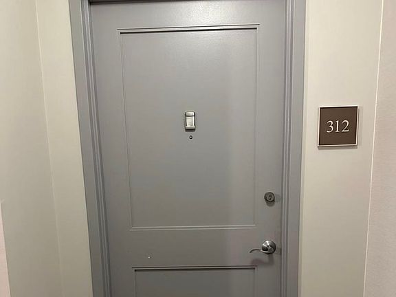 3rd image of 888 N Quincy St Unit 813
