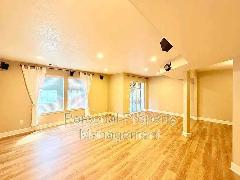 14317 NE 40th Cir — Photo 26