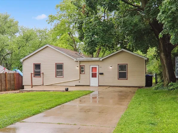 1212 Colton Ave, Bloomington, IL 61701