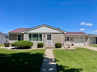 12 E Maple St, Springfield, MN 56087