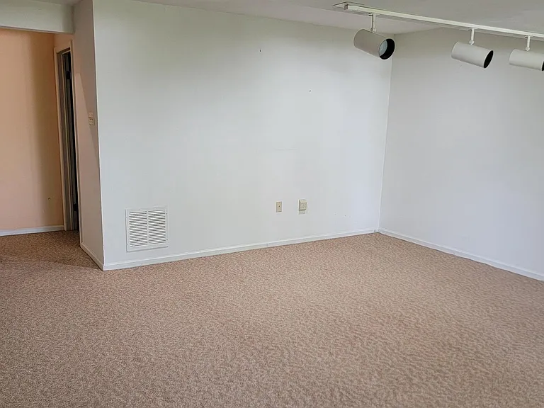 1901 Monroe Ln — Photo 21
