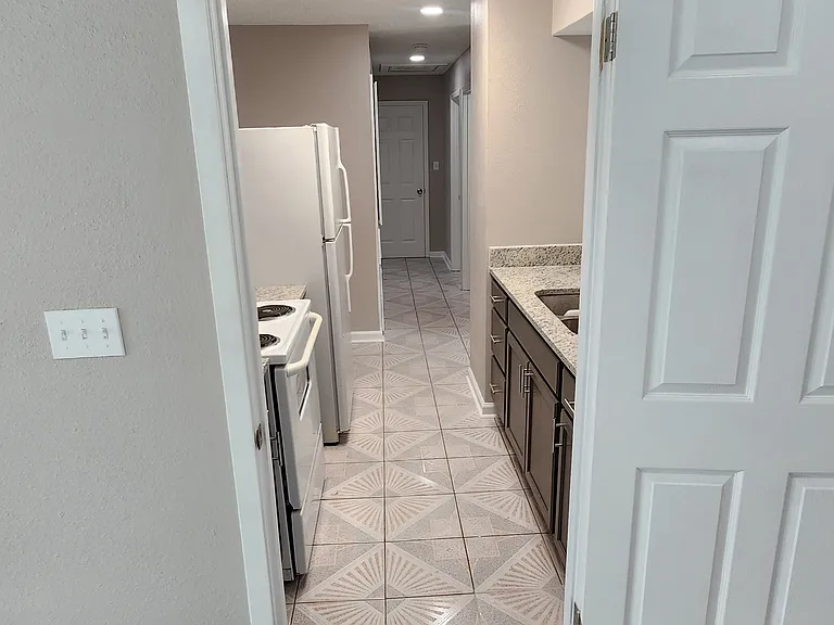 606 Crockett St — Photo 8