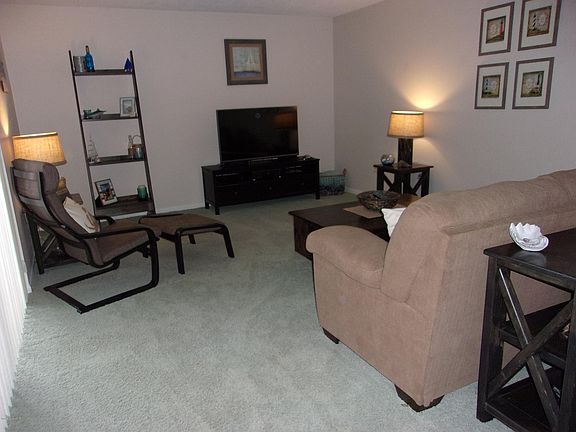 4th image of 1842 S Park Ave
