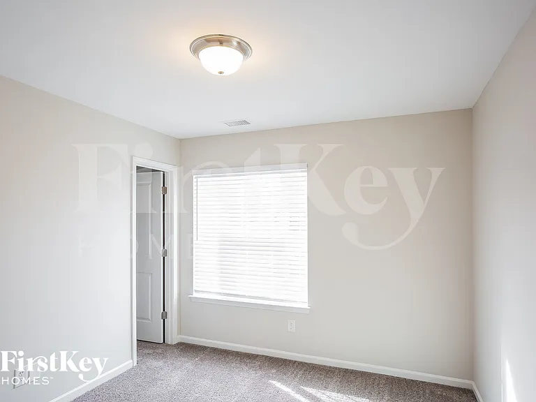 104 Tasman Dr — Photo 12