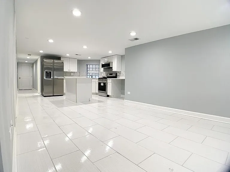 2327 N Harding Ave #G — Photo 2