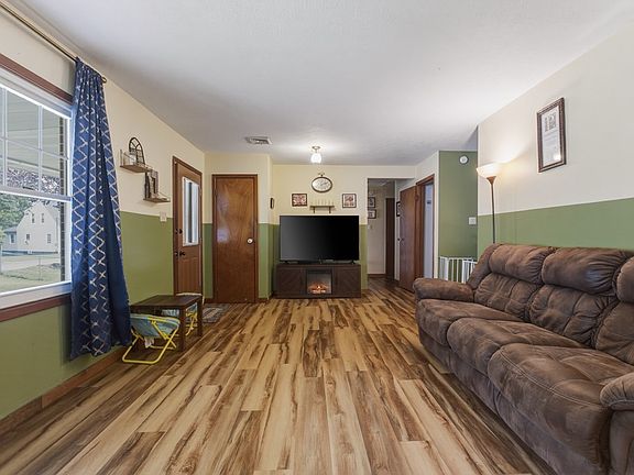 3rd image of 230 Mercer St