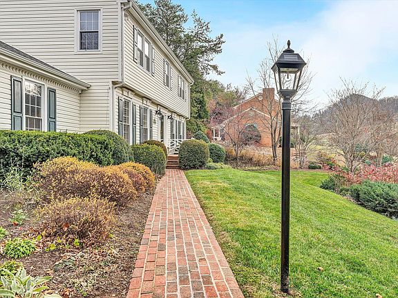 5th image of 5023 Meadow Creek Dr