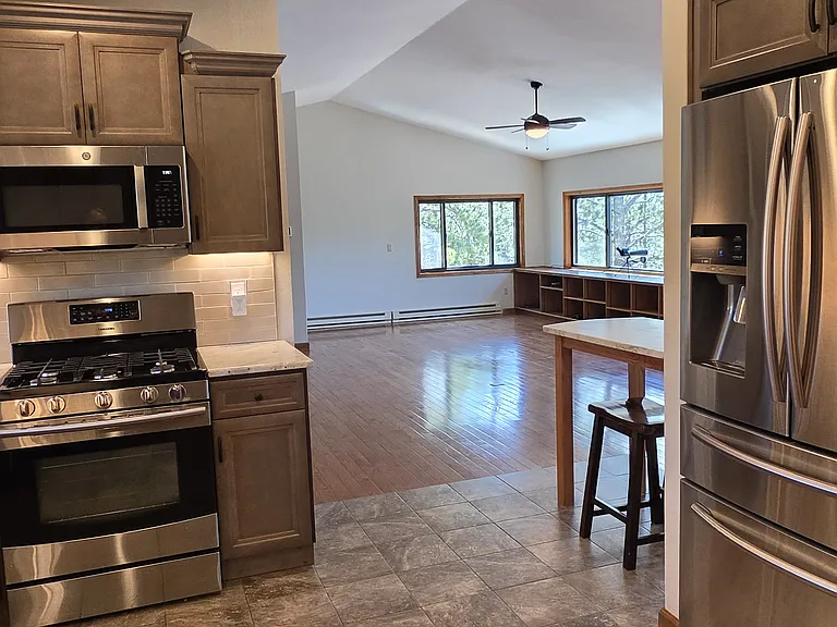 697 Northwestern Pl — Photo 7