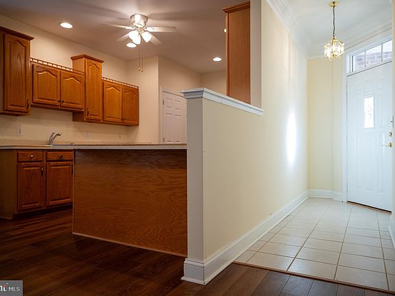 3rd image of 110 Bayberry Ct