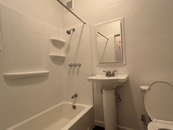 4th image of 5116 Narragansett Ave APT 8