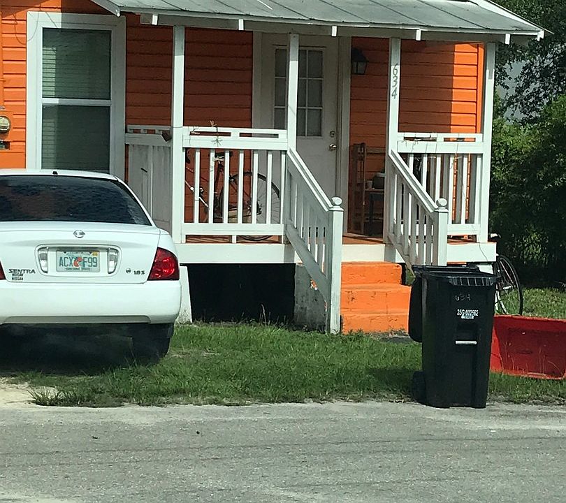 1st image of 634 NW 12th Ter