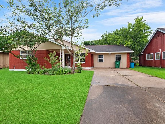 3rd image of 6814 Lyndhurst Dr