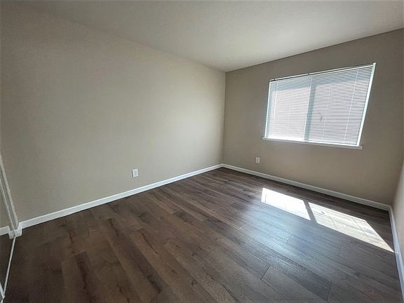 4th image of 410 5th St APT 102