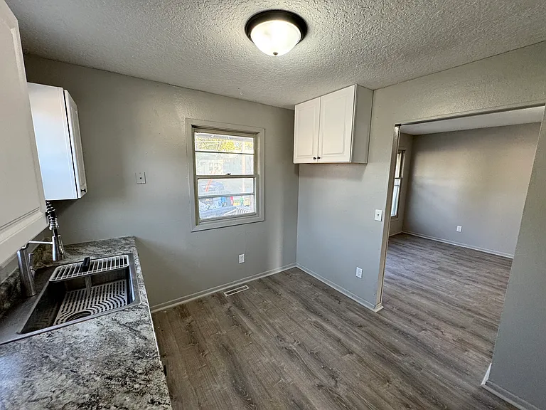 4140 57th St — Photo 3