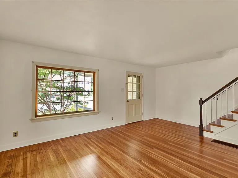 729 Skyline Dr — Photo 6