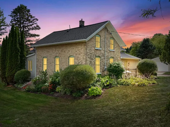 4827 Beaver Dam ROAD, West Bend, WI 53090
