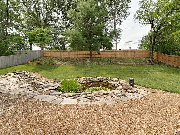 3rd image of 1018 Bedford Ln