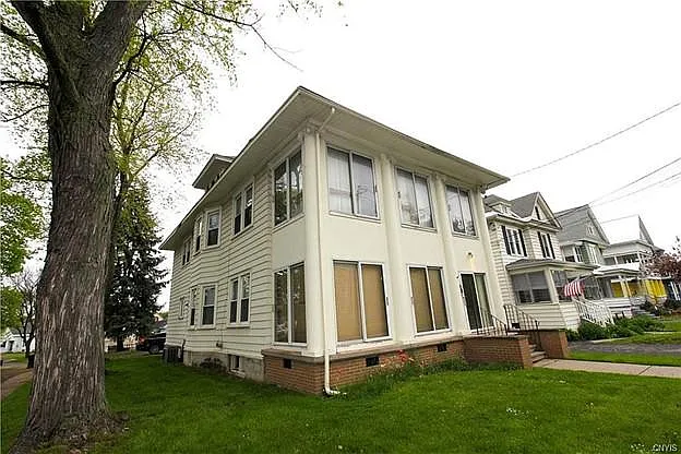 3 bed, $1,350 — Photo 2