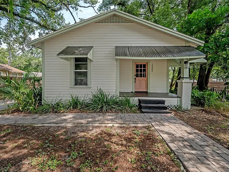 1222 E Curtis St — Photo 2