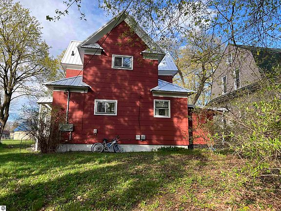 5th image of 821 Cotey St