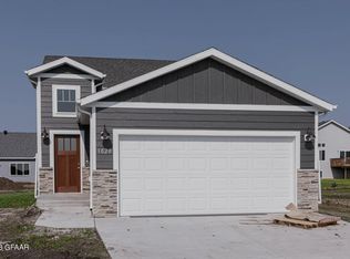 1020 David Dr, Grand Forks, ND 58201