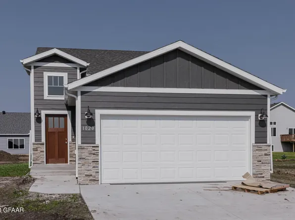 1020 David Dr, Grand Forks, ND 58201