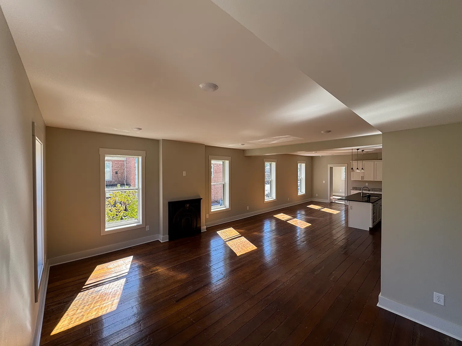 1 bed, 1000 sqft, $1,225 — Photo 2