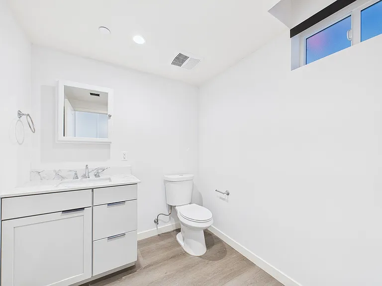 5501 Laurel Canyon Blvd — Photo 21
