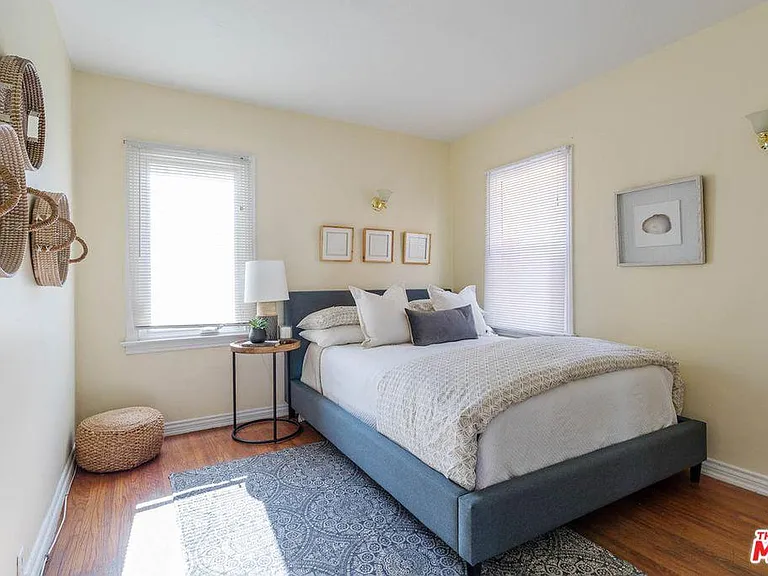 219 W 25th St — Photo 14