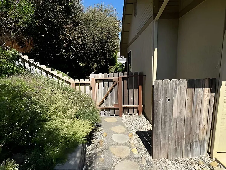 725 Asilo — Photo 24