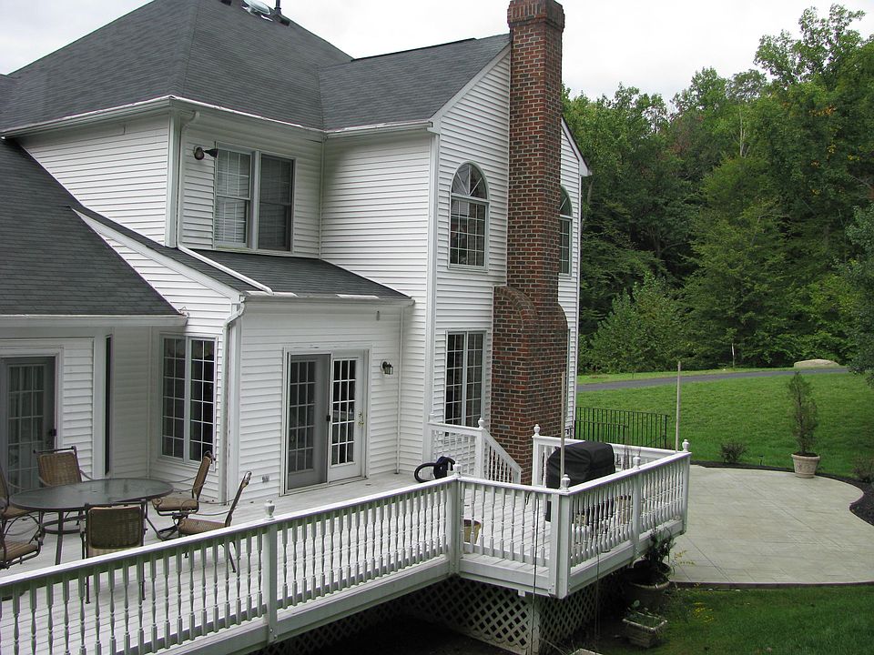 2nd image of 8316 Governor Thomas Ln