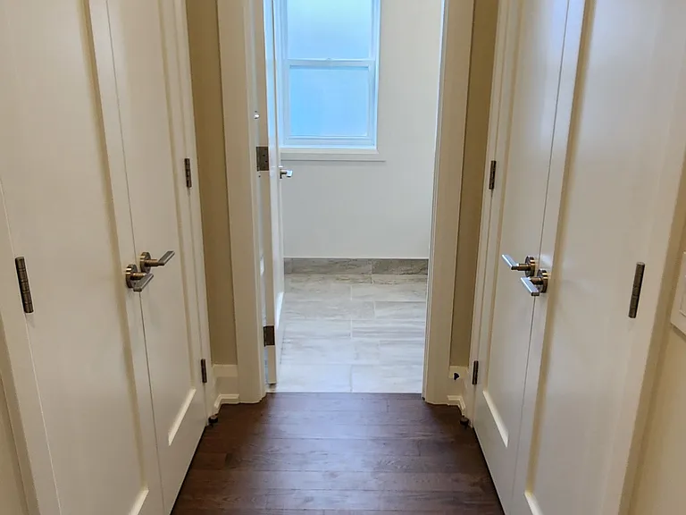 2579 Yonge St #202 — Photo 23