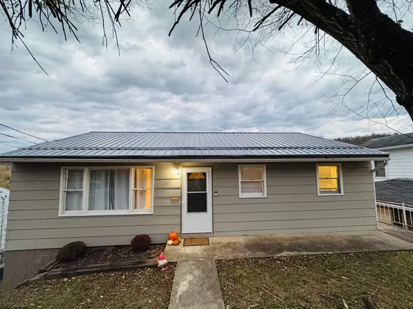 217 Burton Ave, Nutter Fort, WV 26301