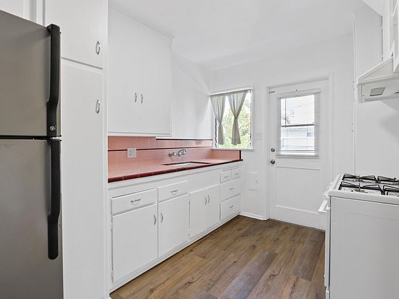 4th image of 3008 Greenfield Ave APT 4