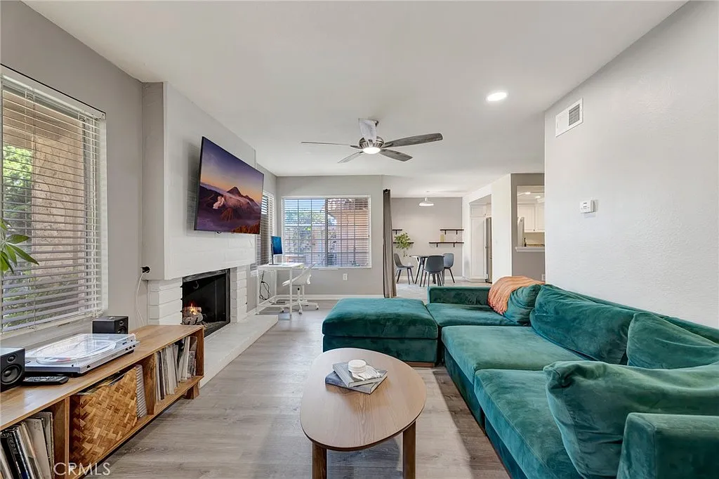 2 bed, 1021 sqft, $3,600 — Photo 2