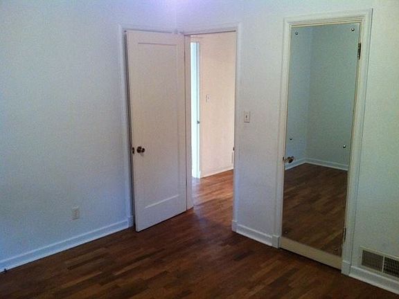 3rd image of 2121 N Callow Ave