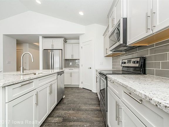 3rd image of 1609 Bennetts Way NW