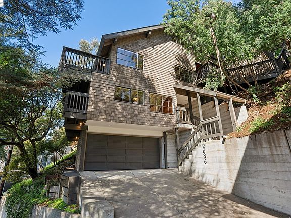 2nd image of 2686 Shasta Rd