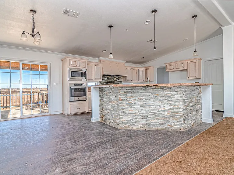 1504 N County Road 1068 — Photo 7