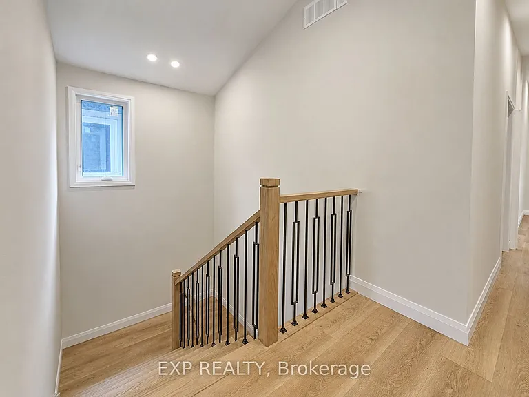 13 Chester St #UPPER — Photo 11