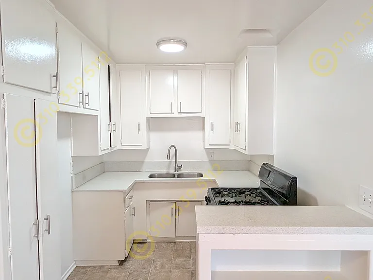 1221 Granville Ave #2 — Photo 10