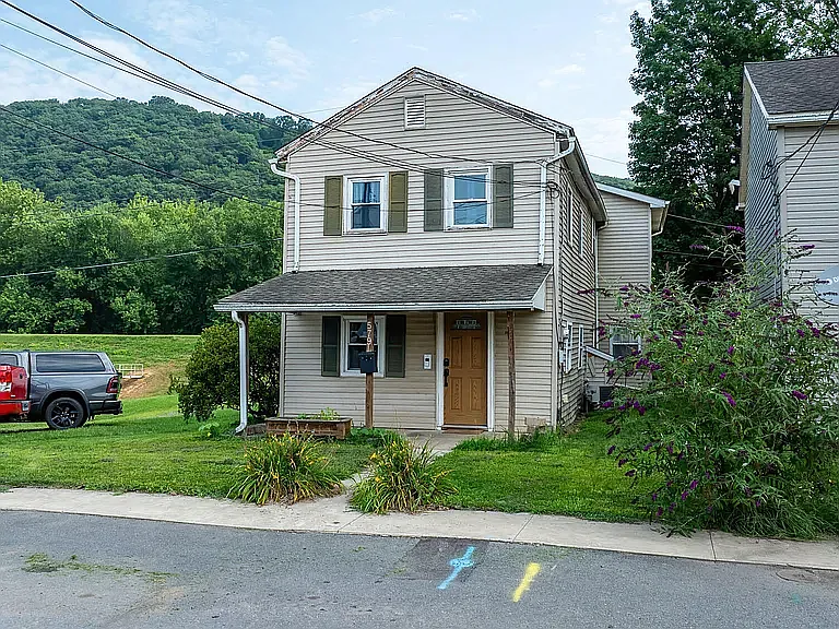 579 W Mahoning St — Photo 1